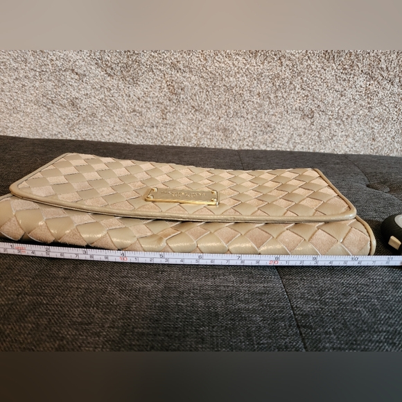 Preowned Michael Kors‎ texture weaved Clutch - Picture 13 of 14
